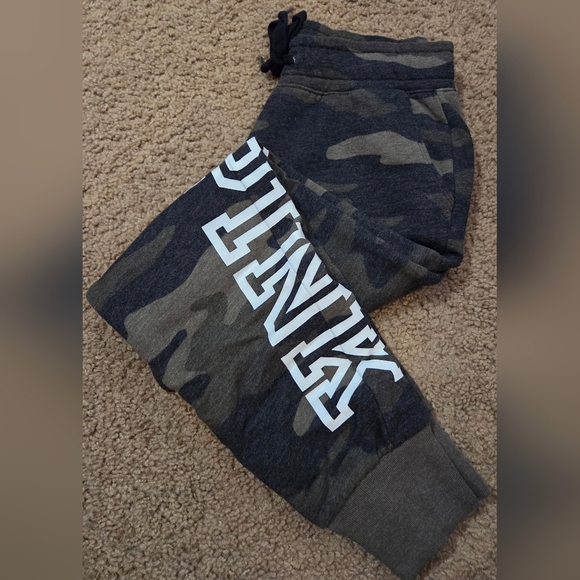 PINK Victoria's Secret Oversized Spellout Camo Activewear Sweatpants/Joggers - Picture 1 of 5